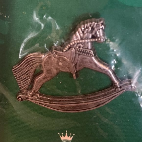 3 Hallmark Collector's Pins - Picture 2 of 7